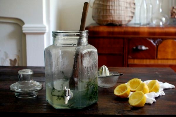 Herb-infused clara con limón