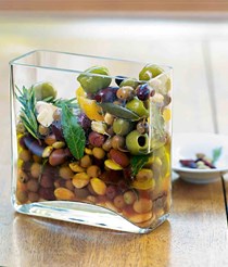Herb-marinated olives (Aceitunas alliñadas con hierbas)