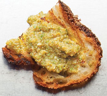 Herb sauce with breadcrumbs (Salsa verde)