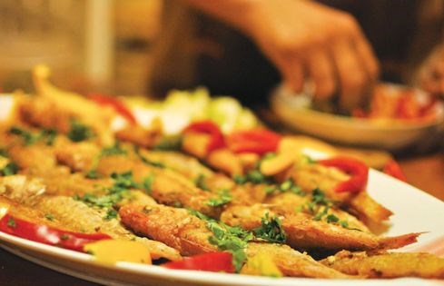 Herb-stuffed fish (Samak mahshi)