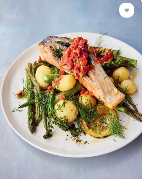 Herb-stuffed salmon & red pepper salsa
