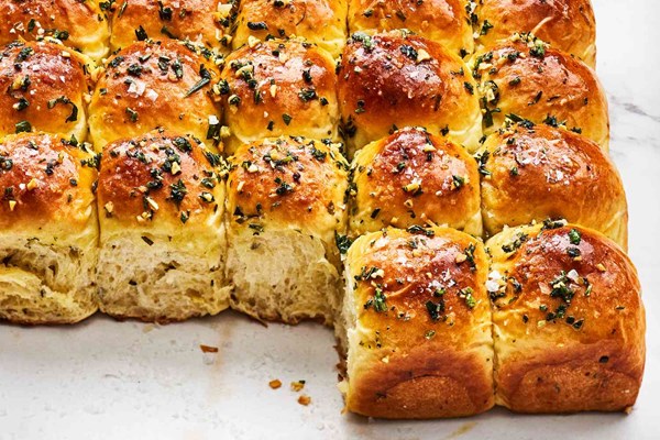 Herb yeast rolls