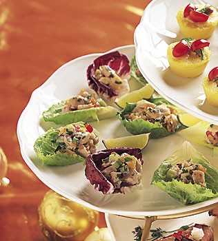 Herbed chicken-chutney salad on lettuce leaves