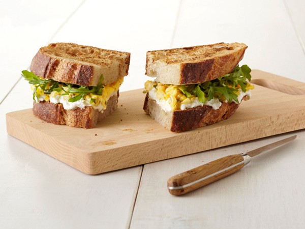 Herbed egg sandwich