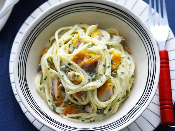 Herbed kipper pasta