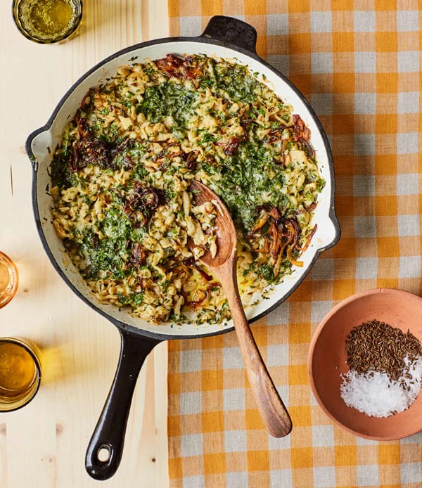 Herby käsespätzle with caramelised onions