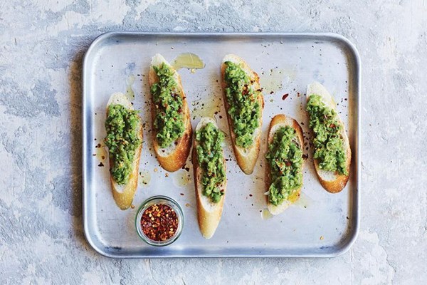 Herby pea puree
