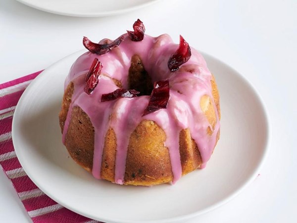 Hibiscus-lemon mini bundt cakes