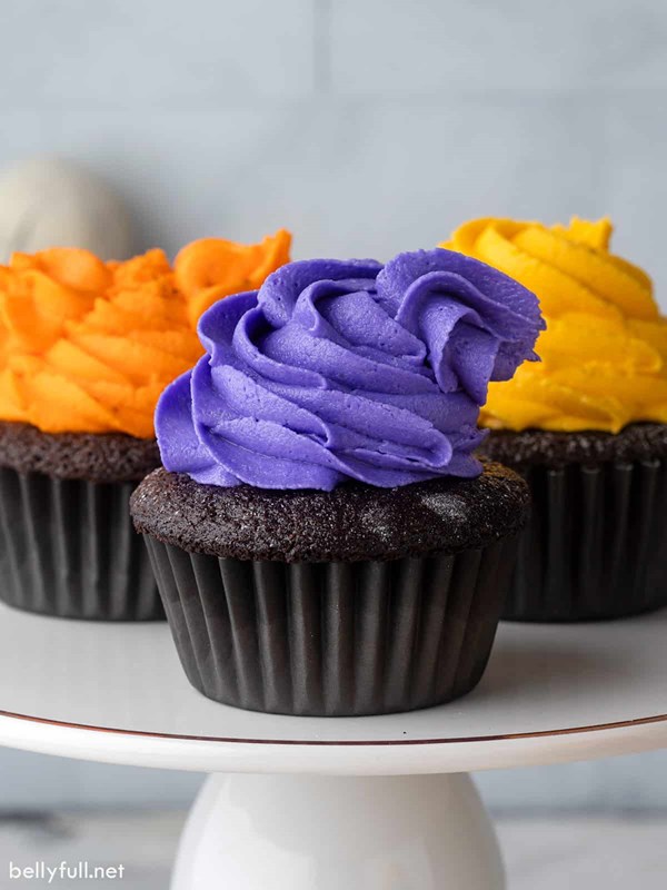 Hocus pocus Halloween cupcakes
