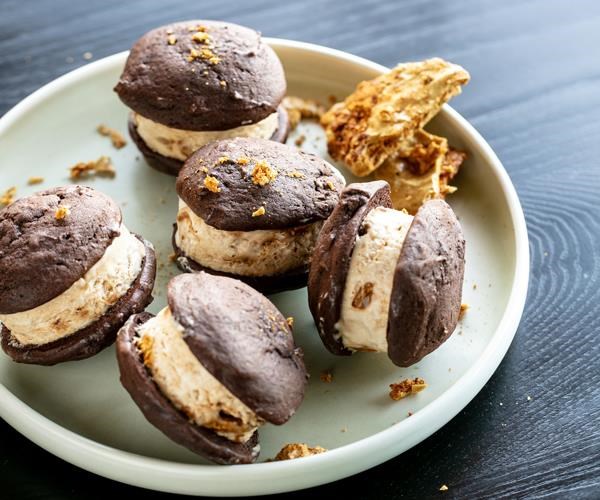 Hokey pokey whoopie pies