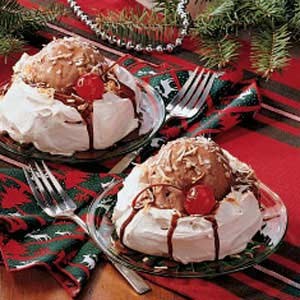 Holiday meringue dessert