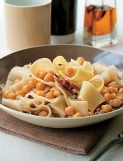 Home-made pasta with chickpeas (Lagane e ceci)