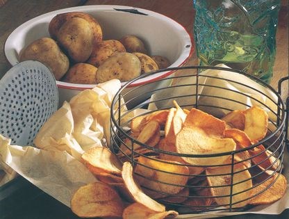 Home-made potato crisps
