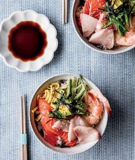 Home-style sushi over rice (Chirashi zushi)