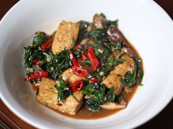 Home-style tofu with mushrooms, spinach, and fermented black beans