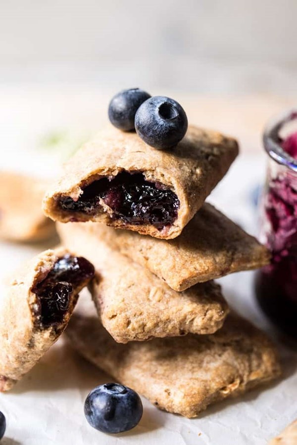 Homemade blueberry Nutri Grain bars (+ quick blueberry jam)