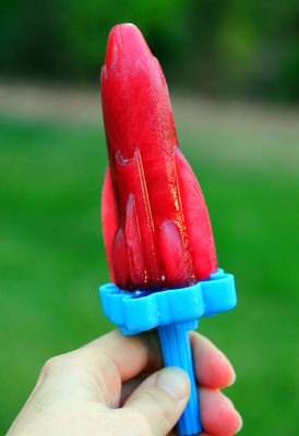 Homemade cherry popsicles