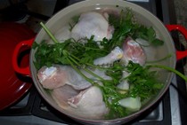Homemade chicken broth (Brodo di pollo)