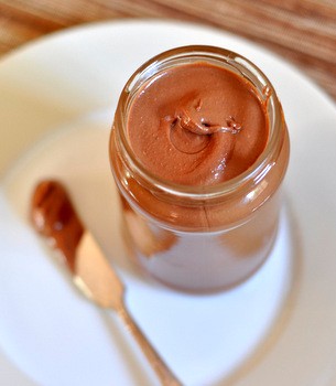 Homemade chocolate almond spread