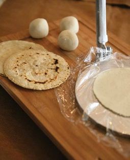 Homemade corn tortillas (Tortillas de maiz)