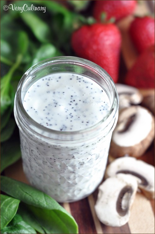 Homemade creamy poppyseed dressing