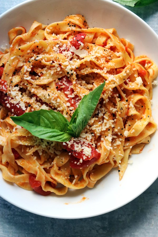 Homemade fettuccine with easy tomato-basil sauce