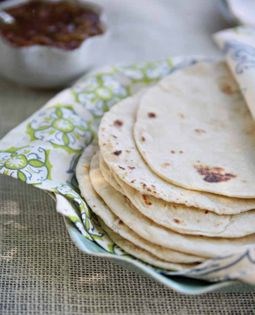 Homemade flour tortillas (Tortillas de harina)