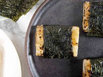 Homemade grilled mochi with soy sauce and nori (Kiri mochi)