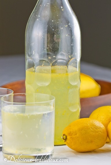 Homemade lemon cordial