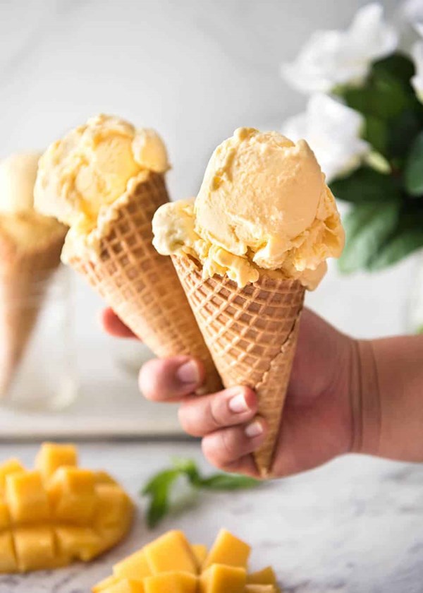 Homemade mango ice cream (no ice cream maker)