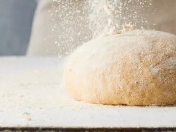 Homemade oil-free pizza dough 