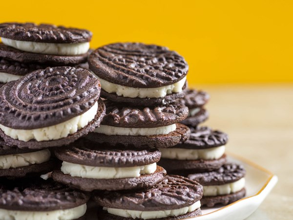 Homemade Oreo cookies