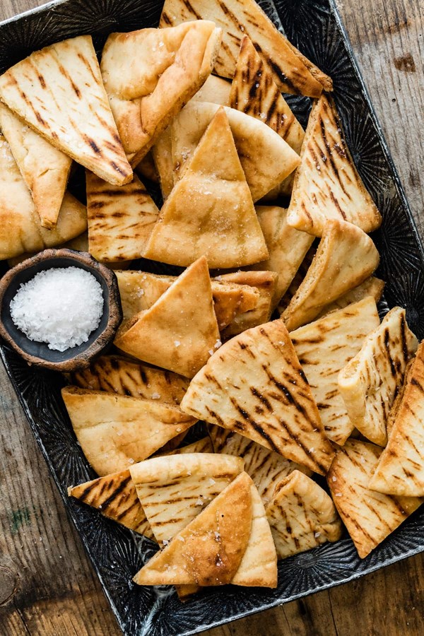 https://716f24d81edeb11608aa-99aa5ccfecf745e7cf976b37d172ce54.ssl.cf1.rackcdn.com/homemade-pita-chips-1602785l2.jpg