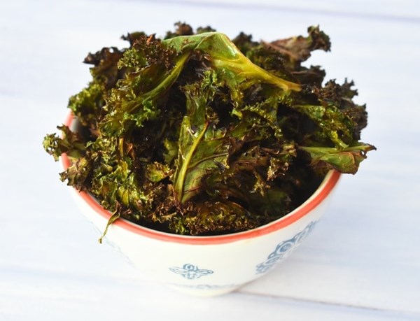Homemade salt & balsamic vinegar kale crisps