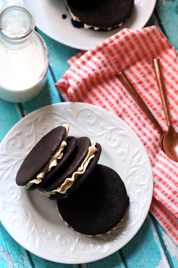 Homemade salted caramel Oreos