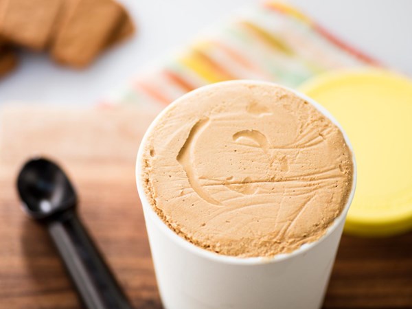 Homemade speculoos ice cream