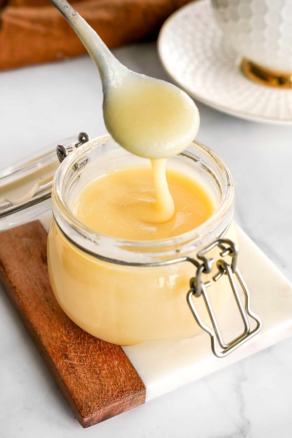 Homemade sweetened condensed milk