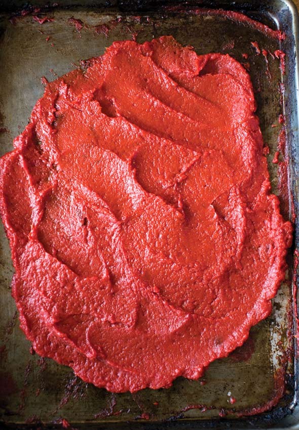Homemade tomato paste (Conserva di pomodori)