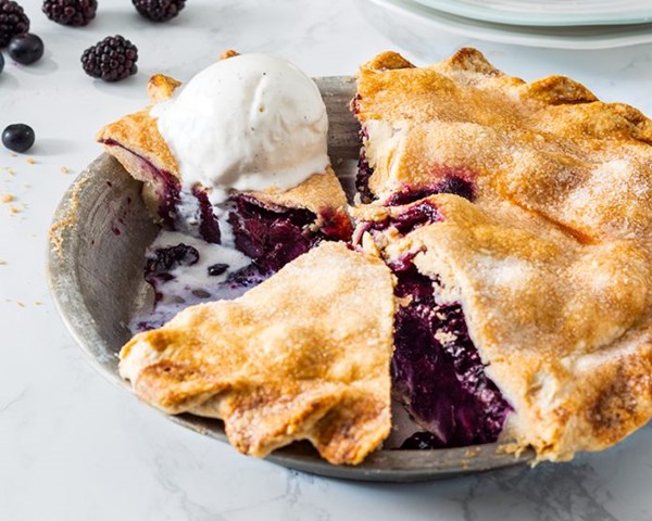 Homestyle berry pie [pie dough]