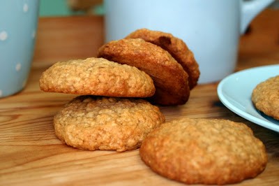 Honey and cinnamon oat biscuits