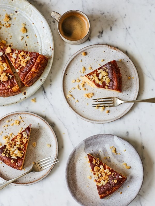 Honey and ginger cheesecake with streusel topping