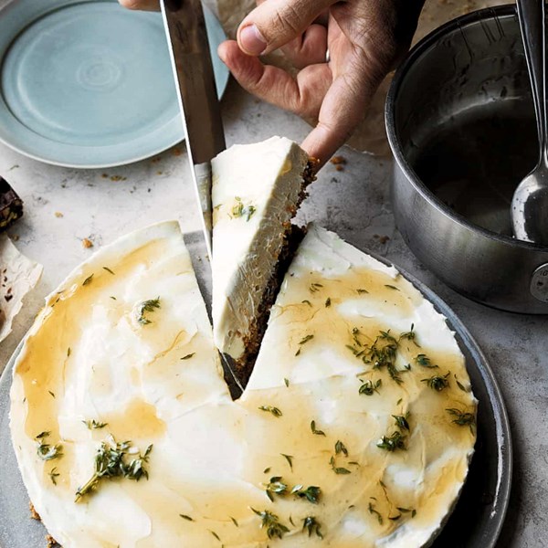 Honey and yogurt set cheesecake