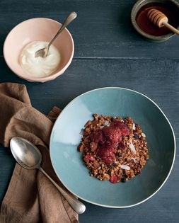 Honey-baked granola with yoghurt and roasted strawberries