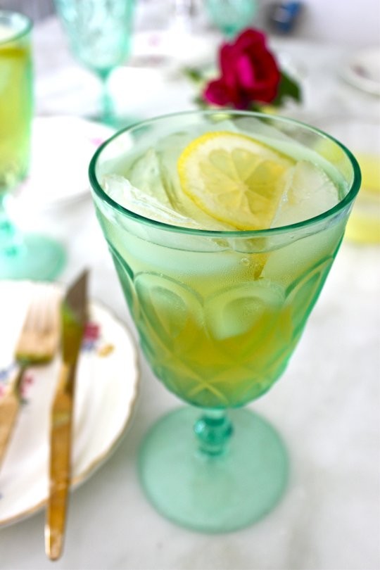 Honey bourbon lemonade