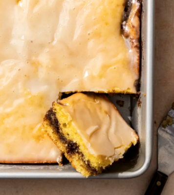 Honey bun cake