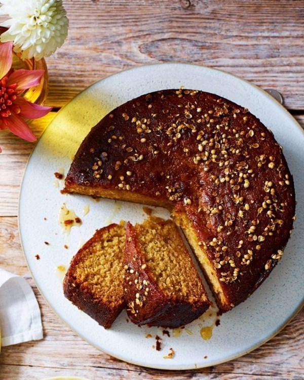Honey cake with coriander seed, spelt and orange