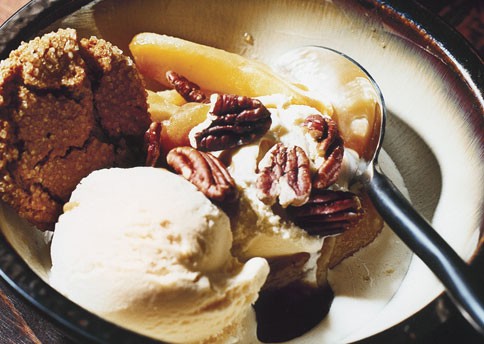 Honey-caramel ice cream sundaes with apples