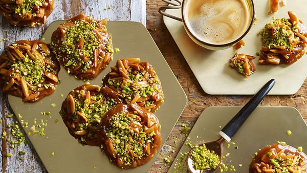Honey caramels (Sohan asali)