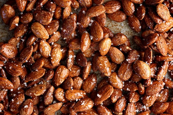 Honey chai roasted almonds