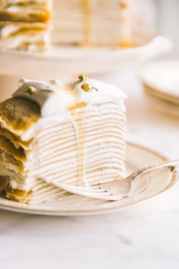 Honey chamomile crêpe cake